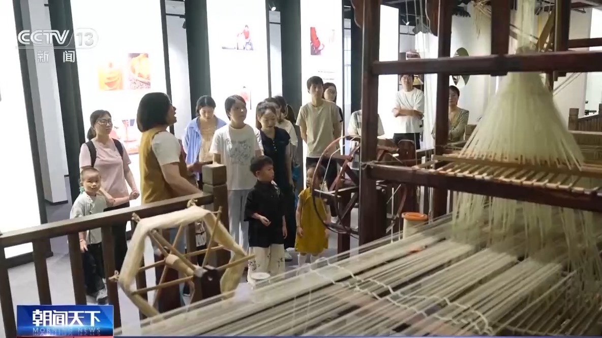 品制造机” 让千年文化传承触手可及CQ9电子平台网站非遗技艺变身“潮(图6) 品制造机” 让千年文化传承触手可及CQ9电子平台网站非遗技艺变身“潮(图6)